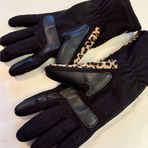 Isotoner Animal Print Gloves - Picture 2 of 4